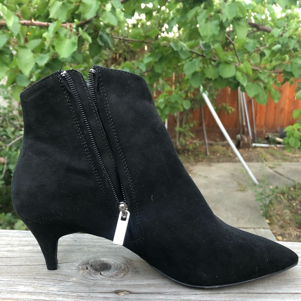 Qupid faux suede ankle kitten heel boots